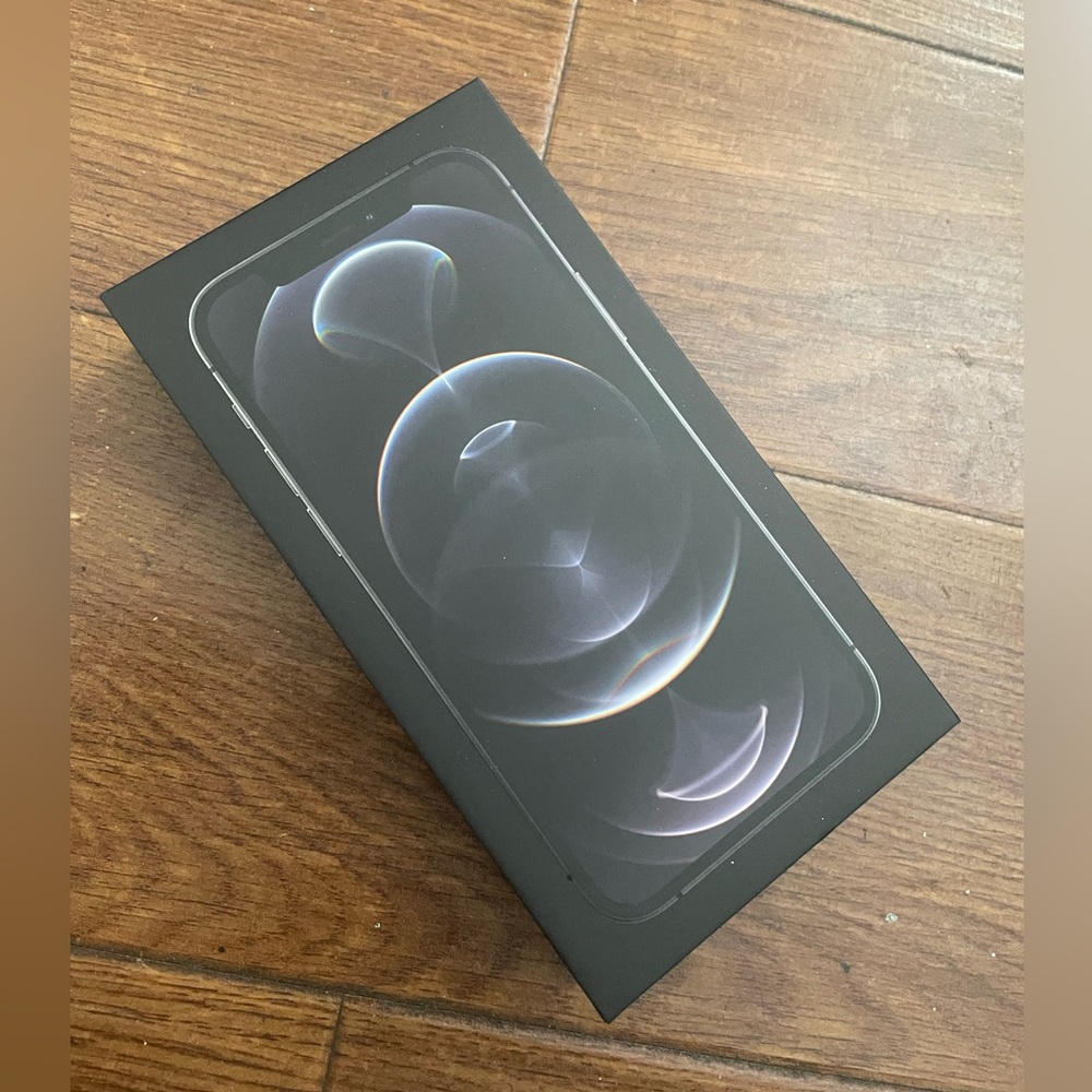 iPhone 13 box